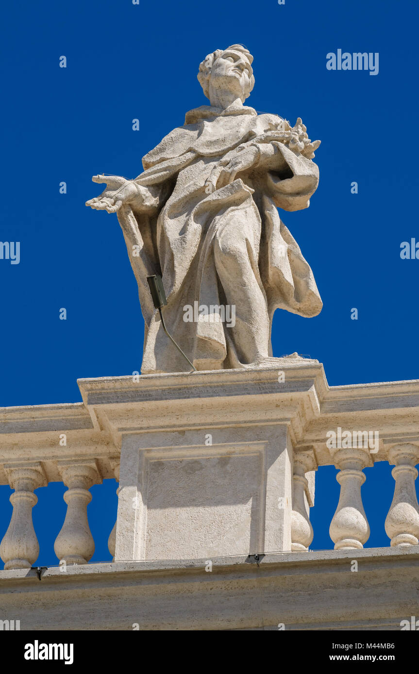 Statues of apostles on saint peter cathedral in vatican hires stock