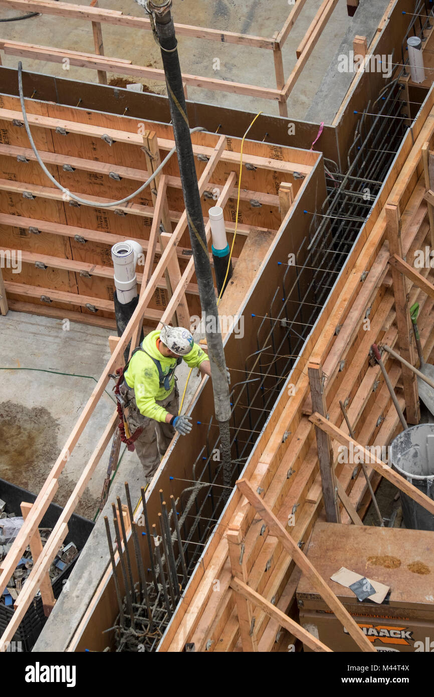 Pouring concrete rebar hires stock photography and images Alamy