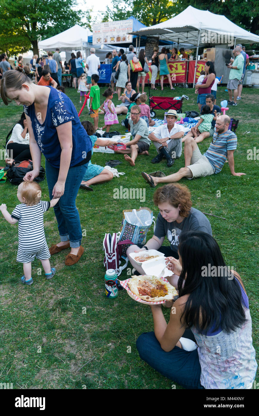 United States, Washington, Seattle, Columbia City, Wednesday Farms Market, picnic in the park. Stock Photo