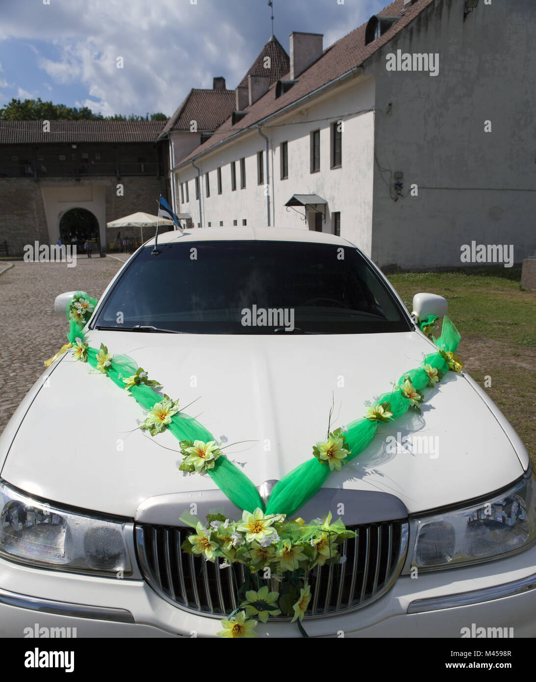 Wedding ceremony wedding car decorated hi-res stock photography and images  - Page 3 - Alamy, image size:1093x1390