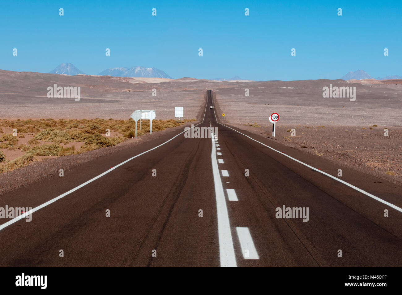 Road to Valle de la Luna (Valley of the Moon), Atacama Desert, Chile Stock Photo