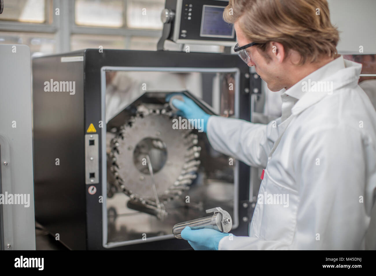 Thread factory hi-res stock photography and images - Alamy