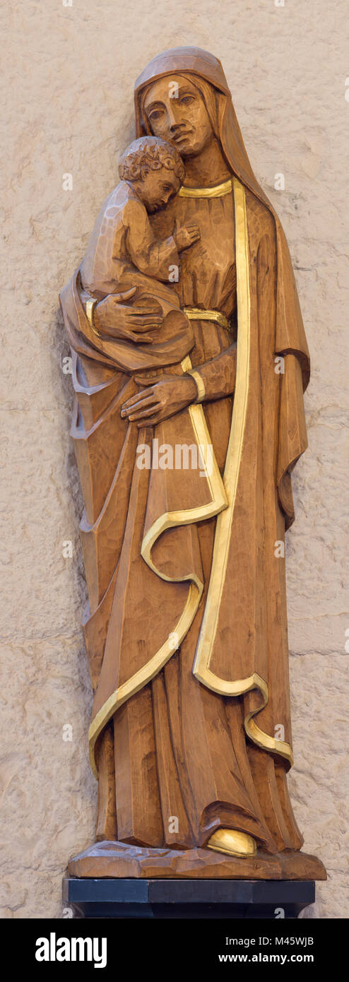 LONDON, GREAT BRITAIN - SEPTEMBER 16, 2017: The carved modern Madonna in church St. Andrew Holborn from 20. cent. Stock Photo