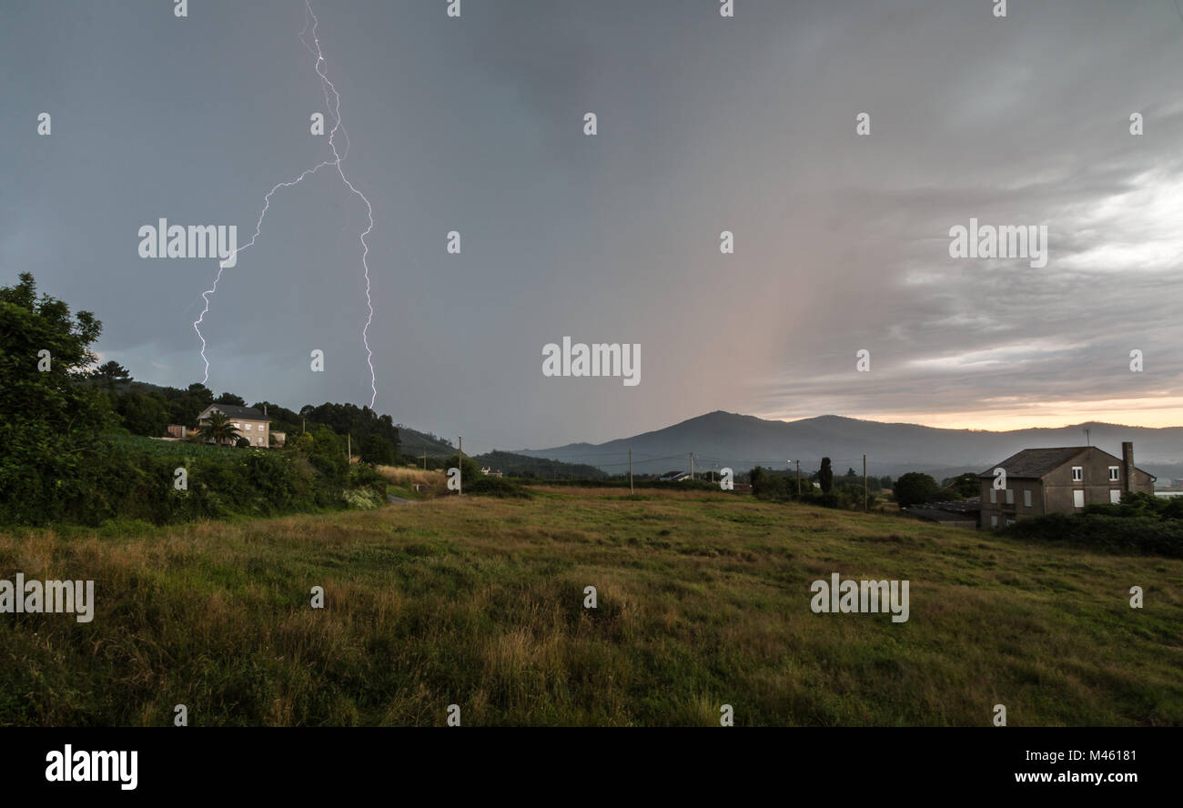 Night photography is one of the most spectacular disciplines, it is even quite fashionable. The arrival of good weather can be a good opportunity to Stock Photo