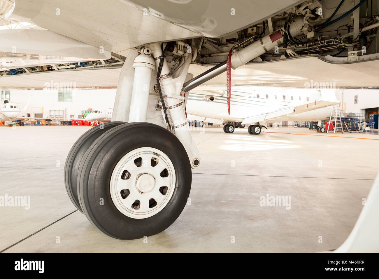 Landing gear undercarriage hires stock photography and images Alamy