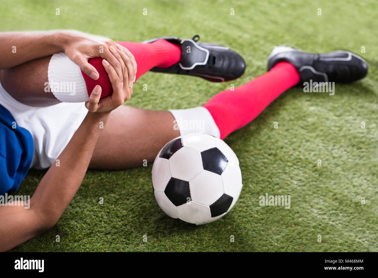 Injured player hi-res stock photography and images - Alamy