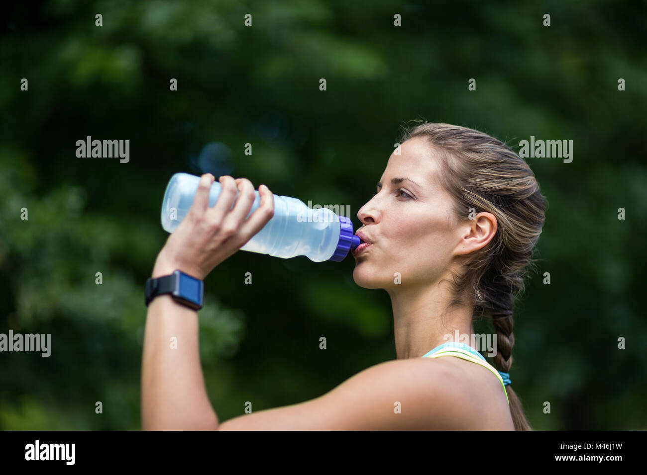 Marathon female athlete running drinking water Stock Photo Alamy