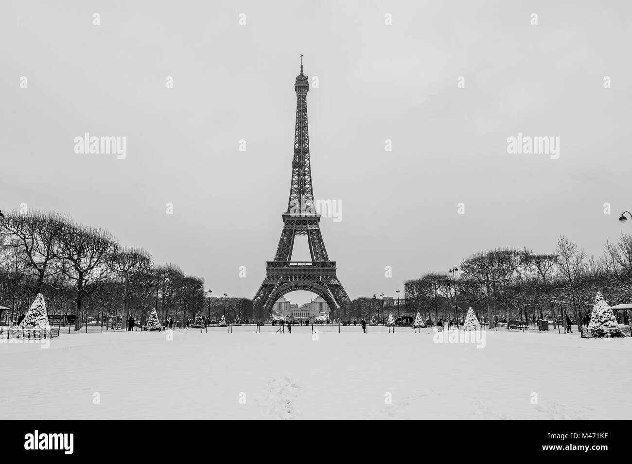 Eiffel Tower Snowy Day In Paris France Europe Stock Photo Alamy