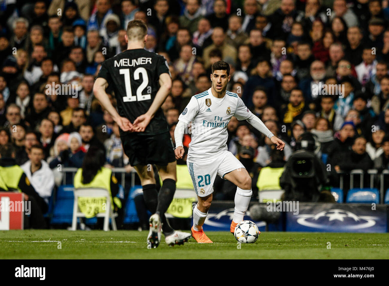 Marco Asensio (Real Madrid) drives forward on the ball Thomas Meunier (PSG), UCL Champions League match between Real Madrid vs PSG at the Santiago Bernabeu stadium in Madrid, Spain, February 14, 2018. Credit: Gtres Información más Comuniación on line, S.L./Alamy Live News Stock Photo
