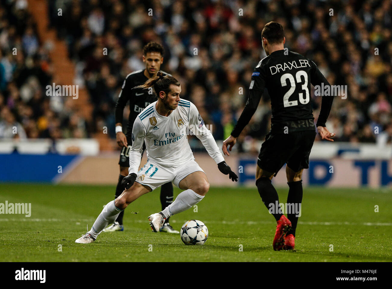 Gareth Bale (Real Madrid) fights for control of the ball with Julian Draxler (PSG), UCL Champions League match between Real Madrid vs PSG at the Santiago Bernabeu stadium in Madrid, Spain, February 14, 2018. Credit: Gtres Información más Comuniación on line, S.L./Alamy Live News Stock Photo