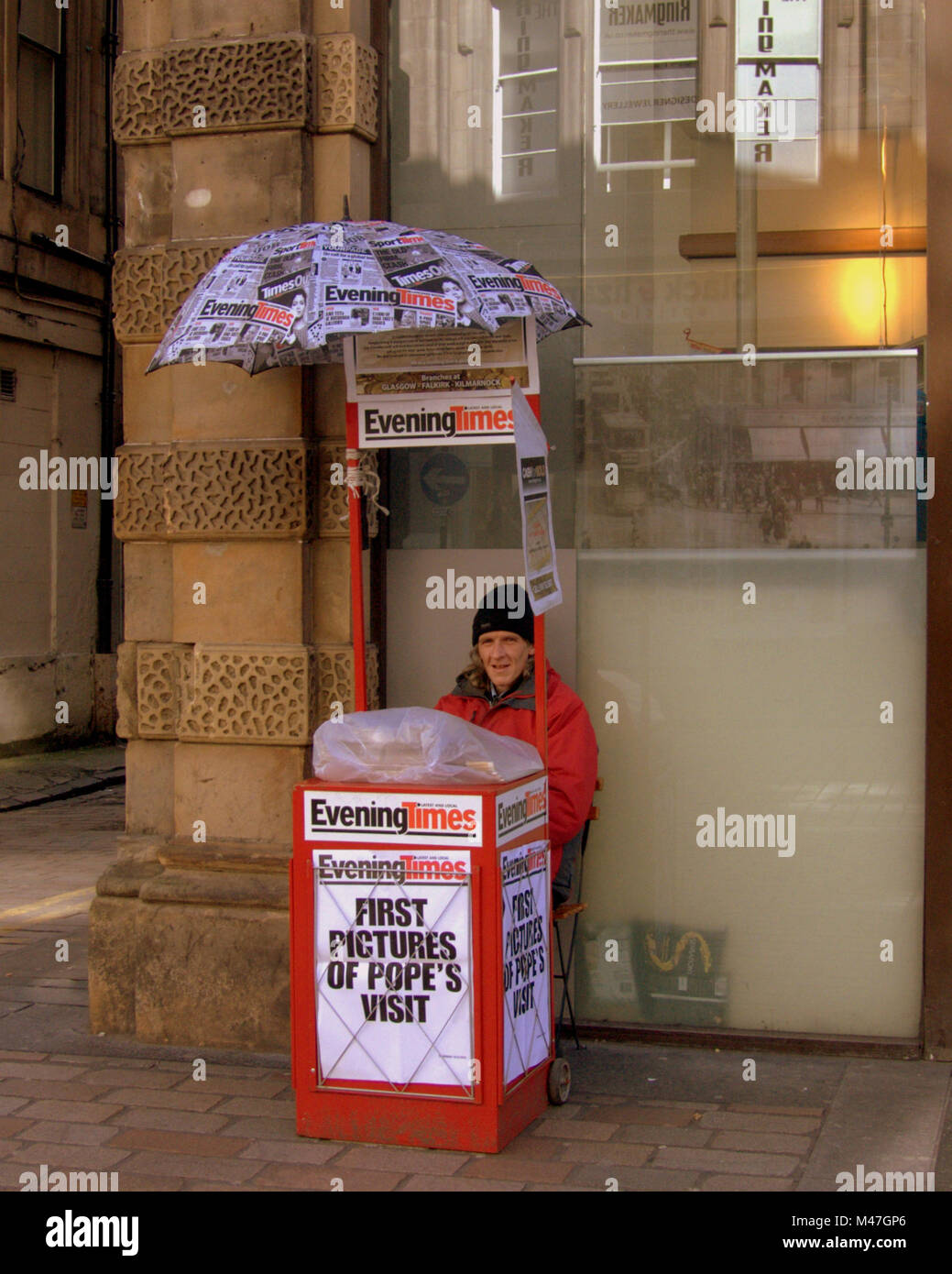 Glasgow evening times newspaper vendor seller advertising headline Pope Benedict XVI  first pictures on the first day of his visit to Britain in 2010 Stock Photo