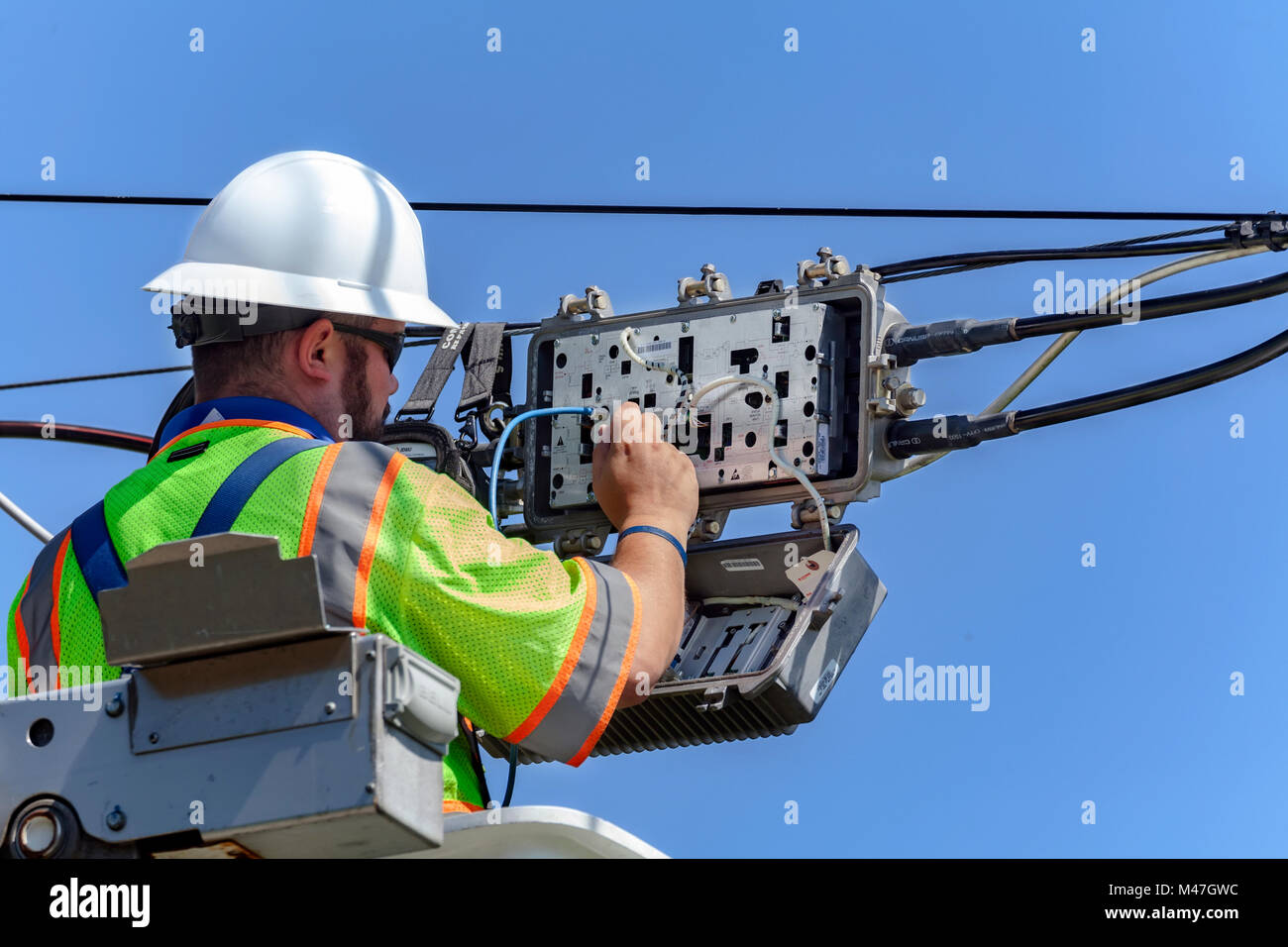 powerline-technician-stock-photos-powerline-technician-stock-images-alamy