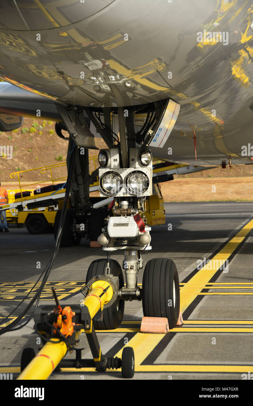 Close up view of the nose wheel and undercarriage of a Boeing 757 passenger jet Stock Photo