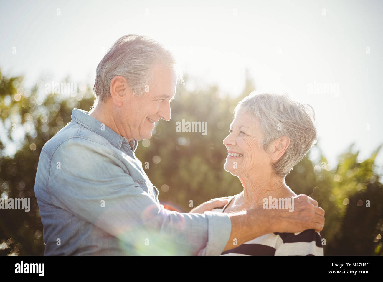 Side view romantic active senior hi-res stock photography and images ...