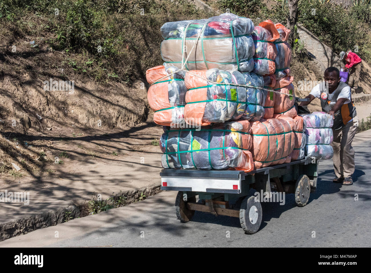 Overloaded Cart High Resolution Stock Photography and Images Alamy
