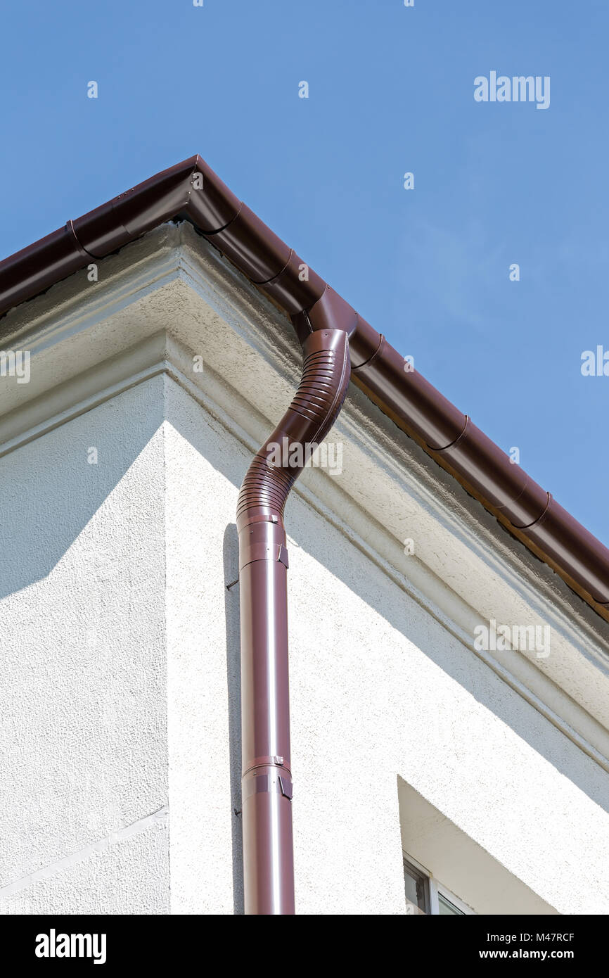 modern rain gutter on rooftop Stock Photo - Alamy