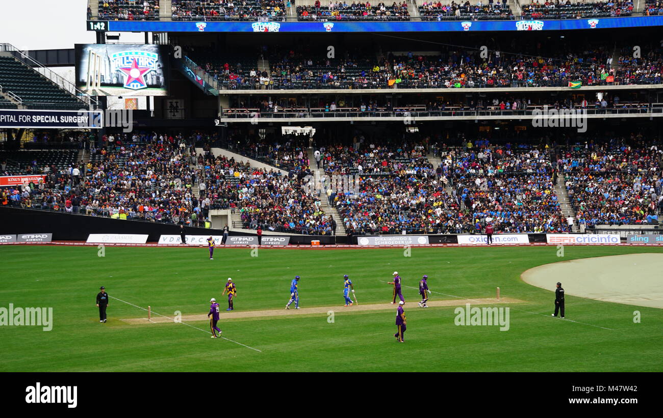 Citi field crowd hi-res stock photography and images - Alamy