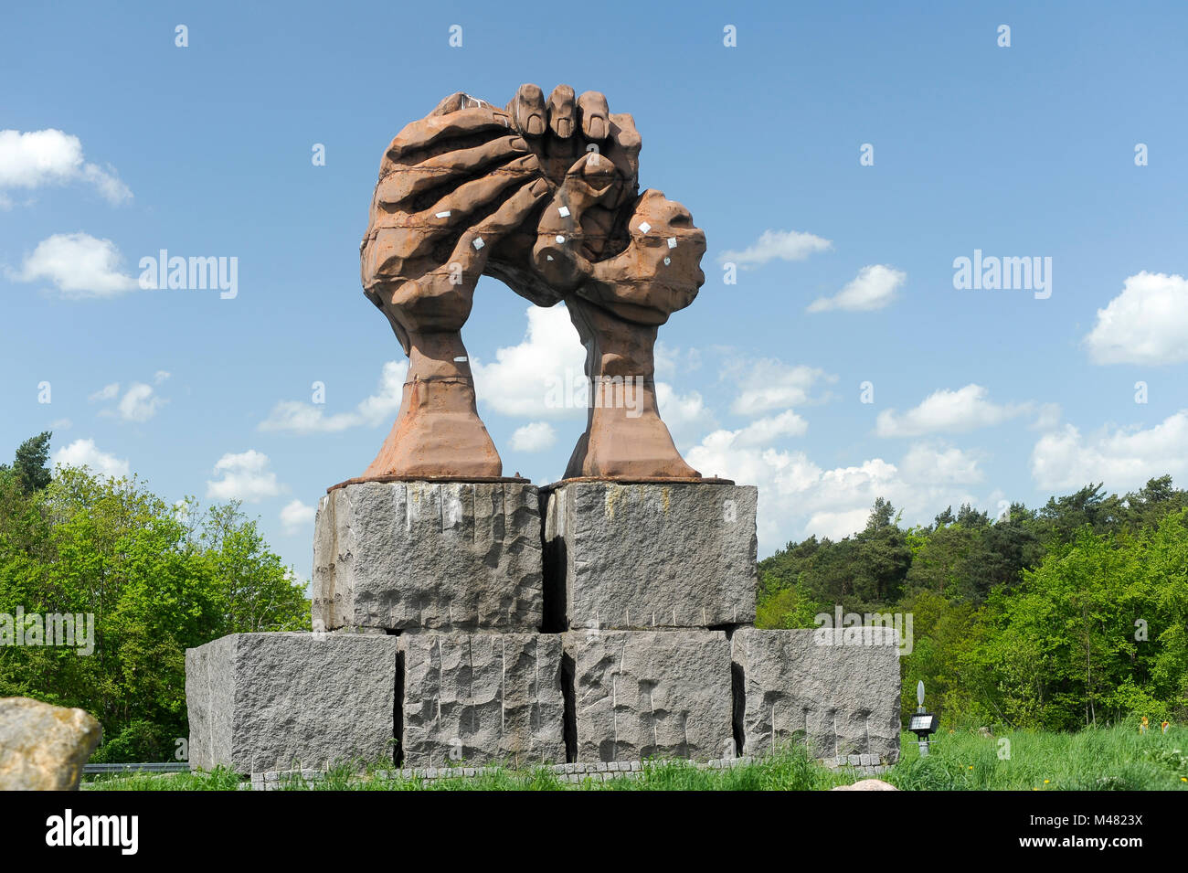 Memorial sculpture Die Wolbung der Hande (The Curvature of the Hands) from 1995 by Jose Castell on West German side of the former DDR (Grenzubergangss Stock Photo
