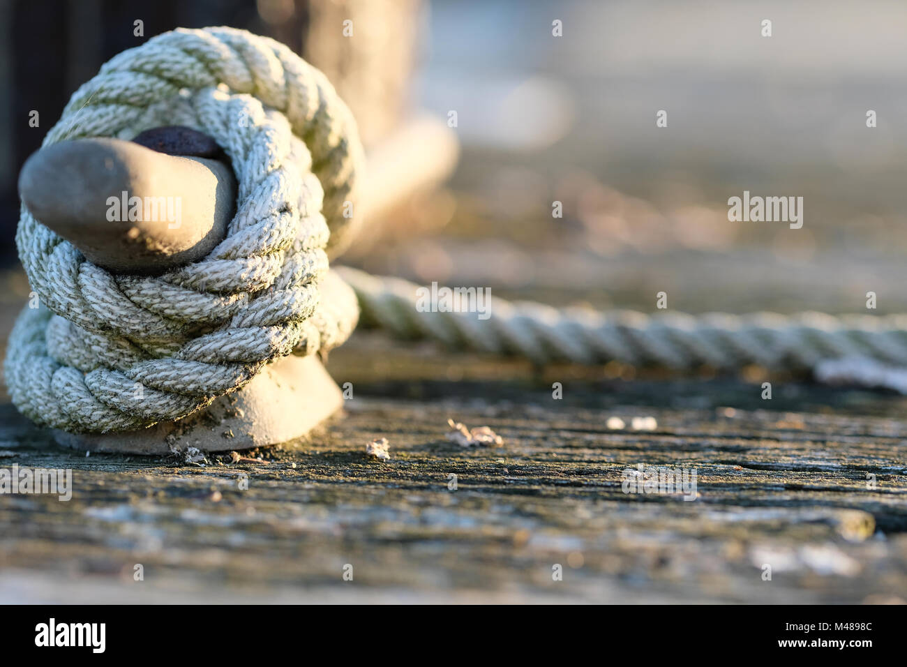 Rope on jetty Stock Photo - Alamy