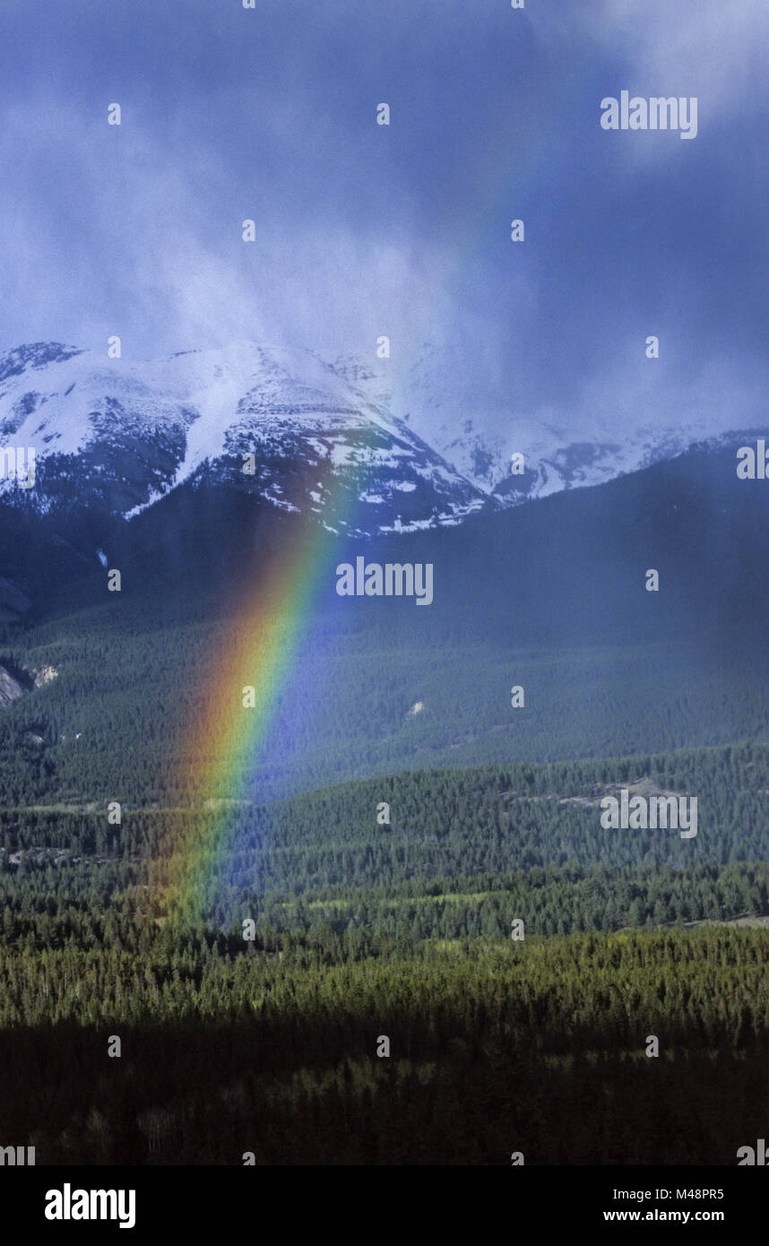 Rainbow in front of the Maligne Range / Jasper Nationalpark Stock Photo