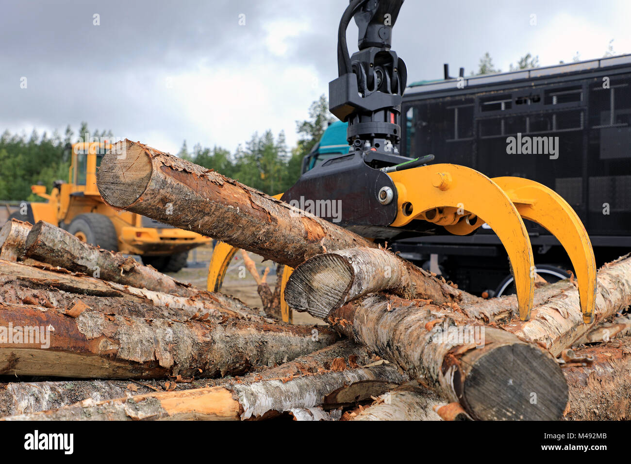 Grapple loader hires stock photography and images Alamy