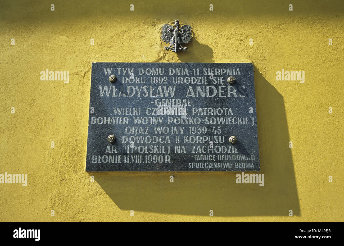 Commemorative plaque on the house where Polish national hero General Wladyslaw Anders' was born. Blonie, Krosniewice near Kutno, Poland 2006 Stock Photo