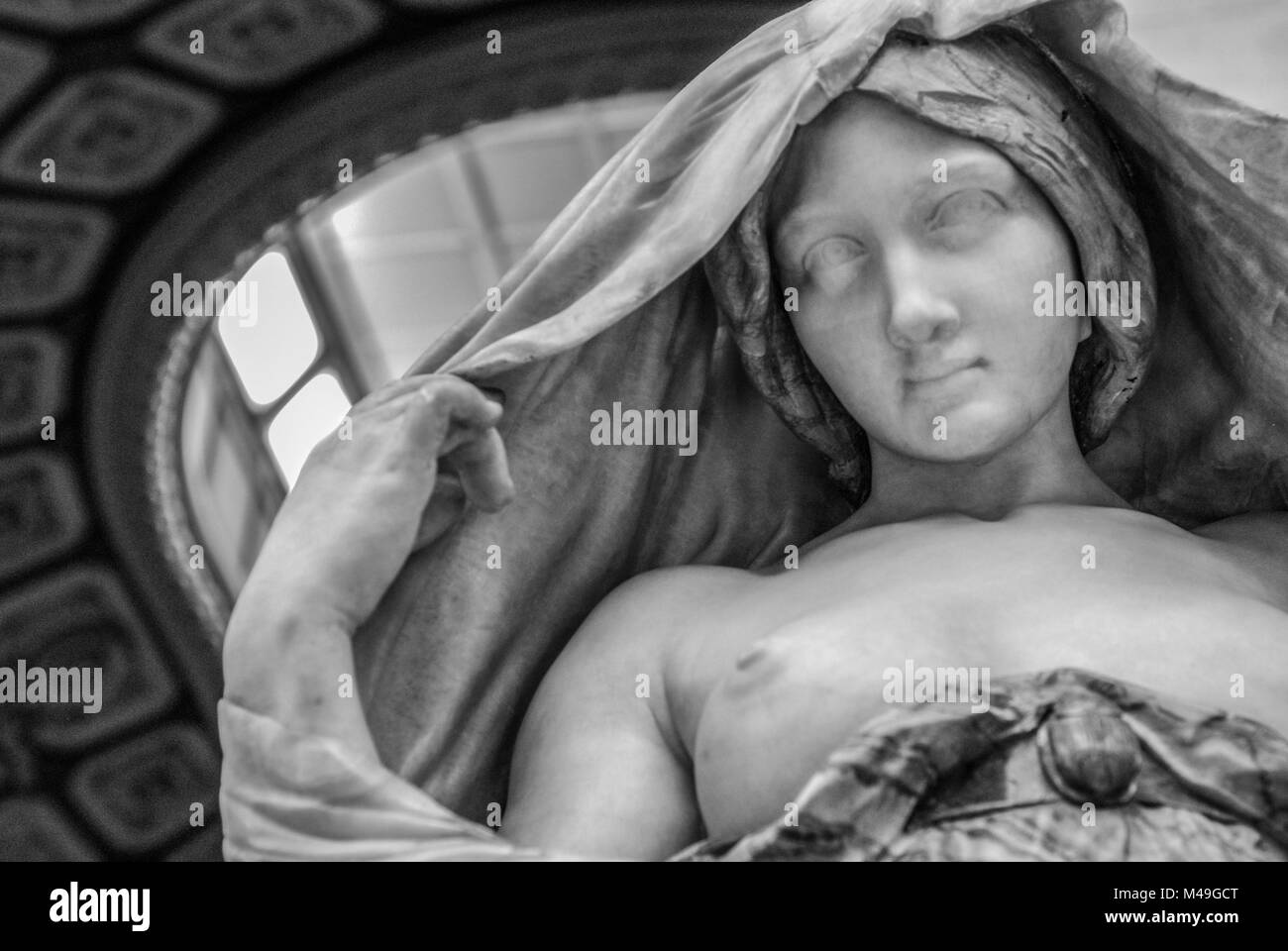 MUSEE D'ORSAY PARIS - WOMAN STATUES - FRENCH ART - FRENCH MUSEE - PARIS ART - ART IN FRANCE - CLASSICAL PERIOD IN ART -PARIS WOMAN © Frédéric BEAUMONT Stock Photo