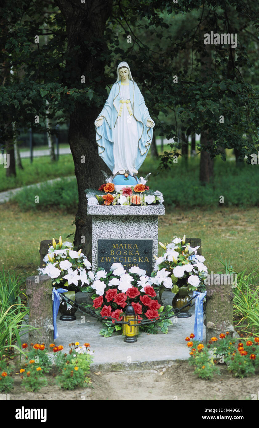 Statue of the Virgin Mary in Polish War Cemetery in Ossow near Warsaw Poland. The Battle of Ossow, in August 1920,  was part of the Battle of Warsaw i Stock Photo