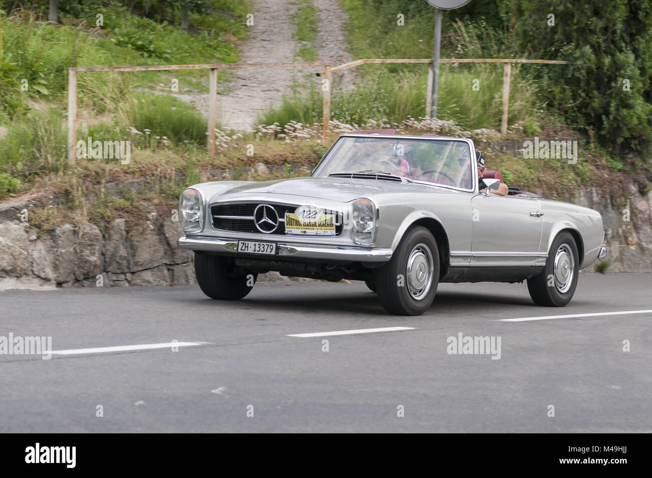 Mercedes 280 sl hi-res stock photography and images - Alamy