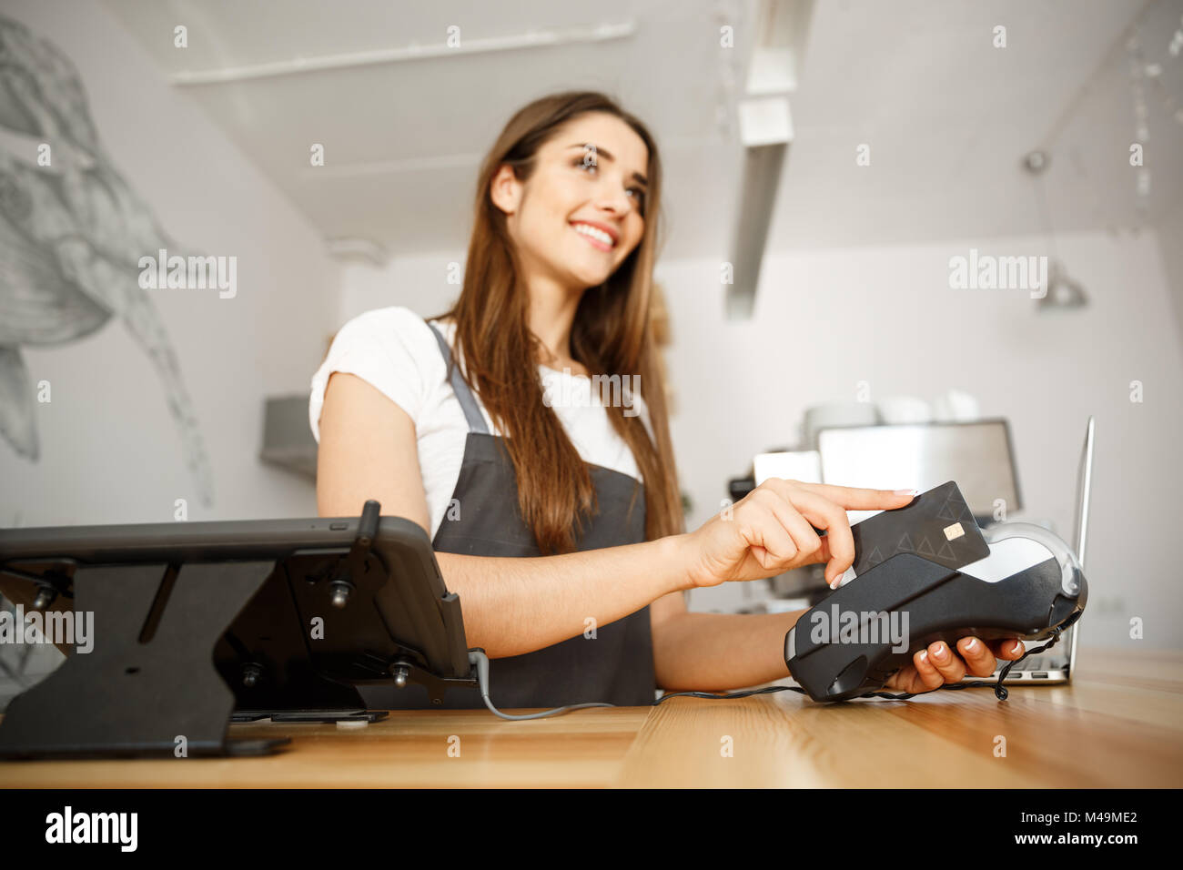 Стоит сменить работу. Стоит сменить работу. Поменять работу. Пора менять работу. Увольнение.