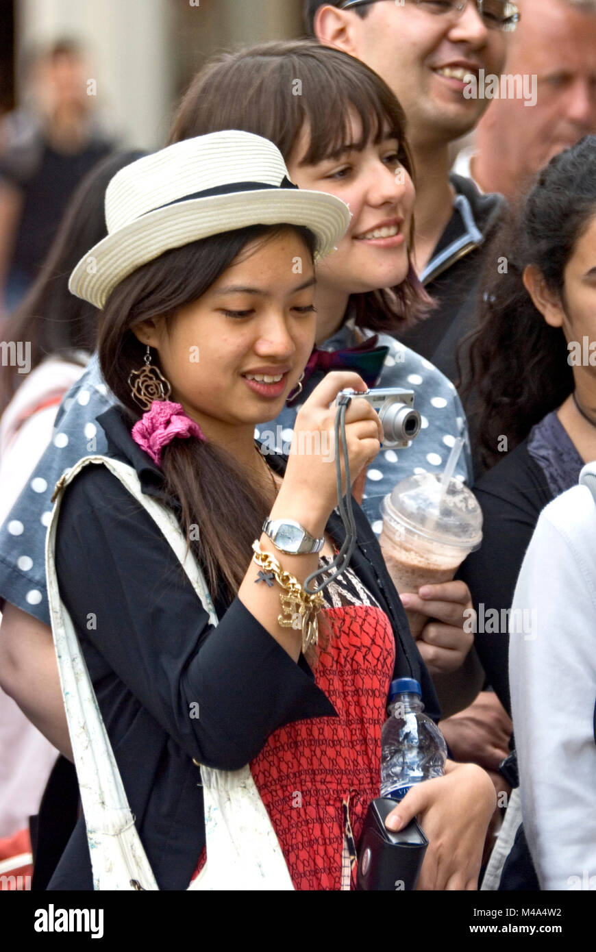 Tourist asian woman smile hi-res stock photography and images - Alamy