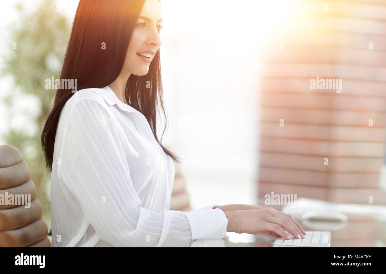 successful young business woman sitting at workplace Stock Photo - Alamy