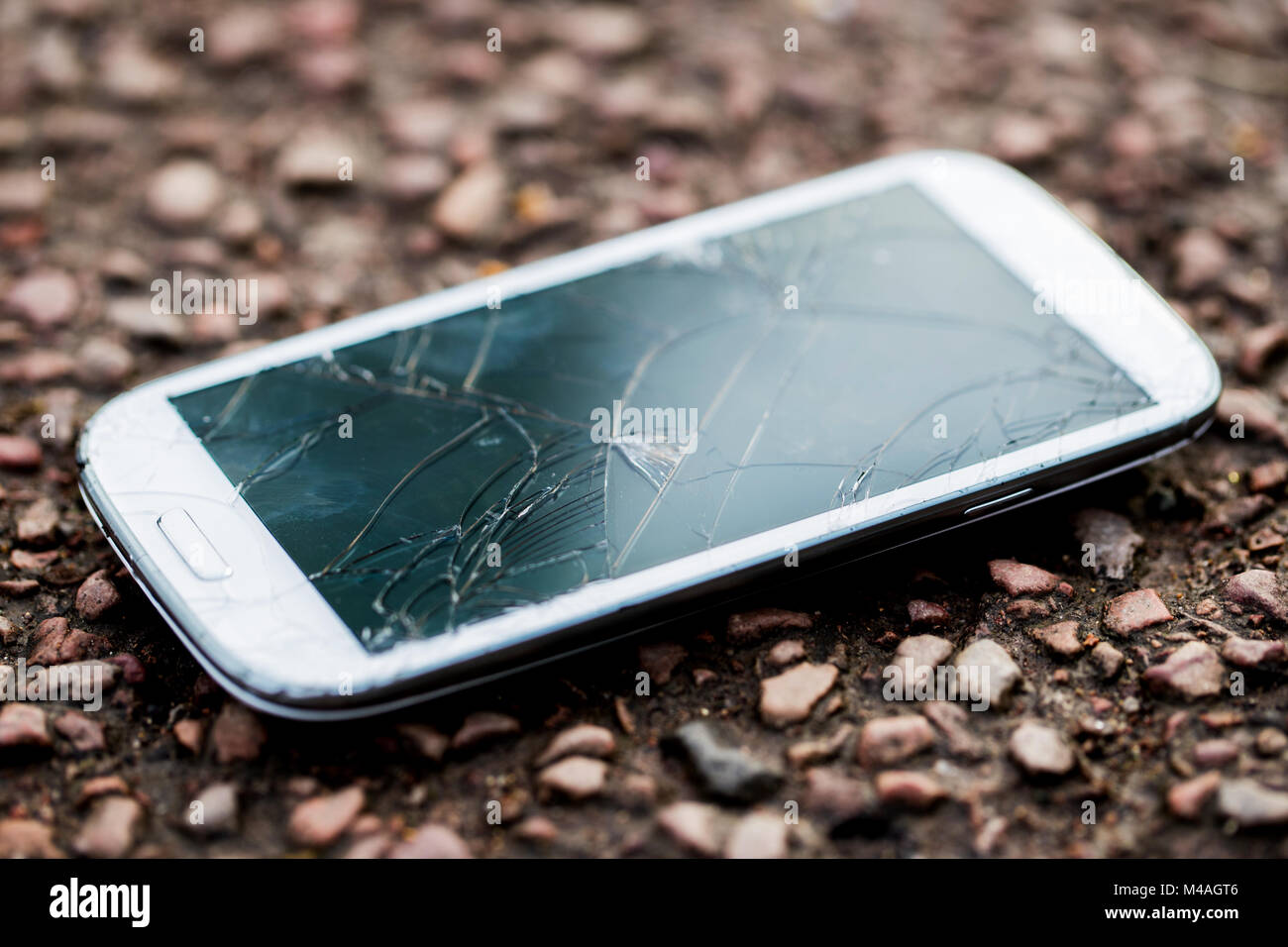 Cracked cell phone screen hires stock photography and images Alamy