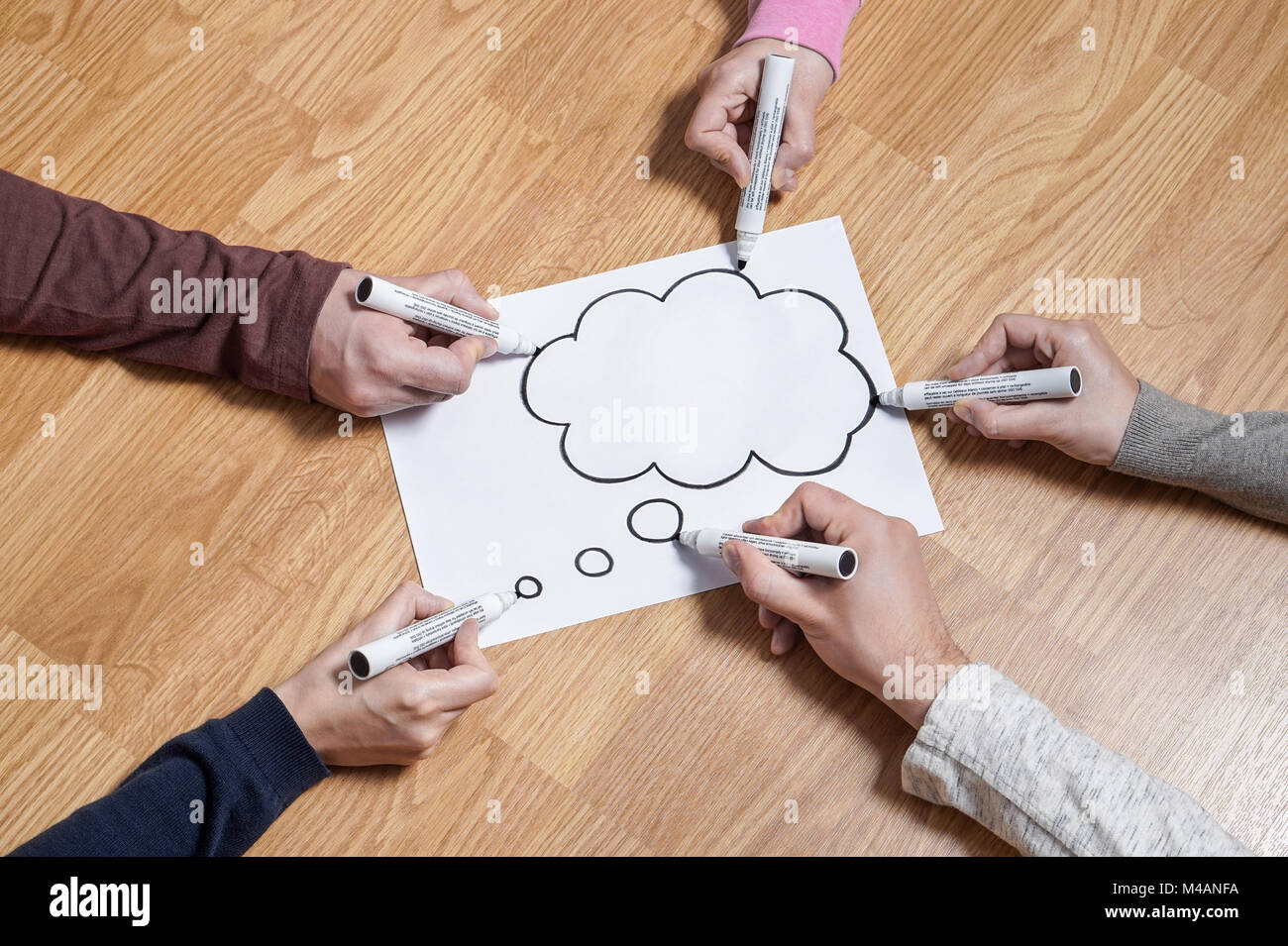 Thinking speech bubble balloon  and thought cloud. Brainstorming new ideas together for marketing plan or school project. Teamwork, synergy, education Stock Photo