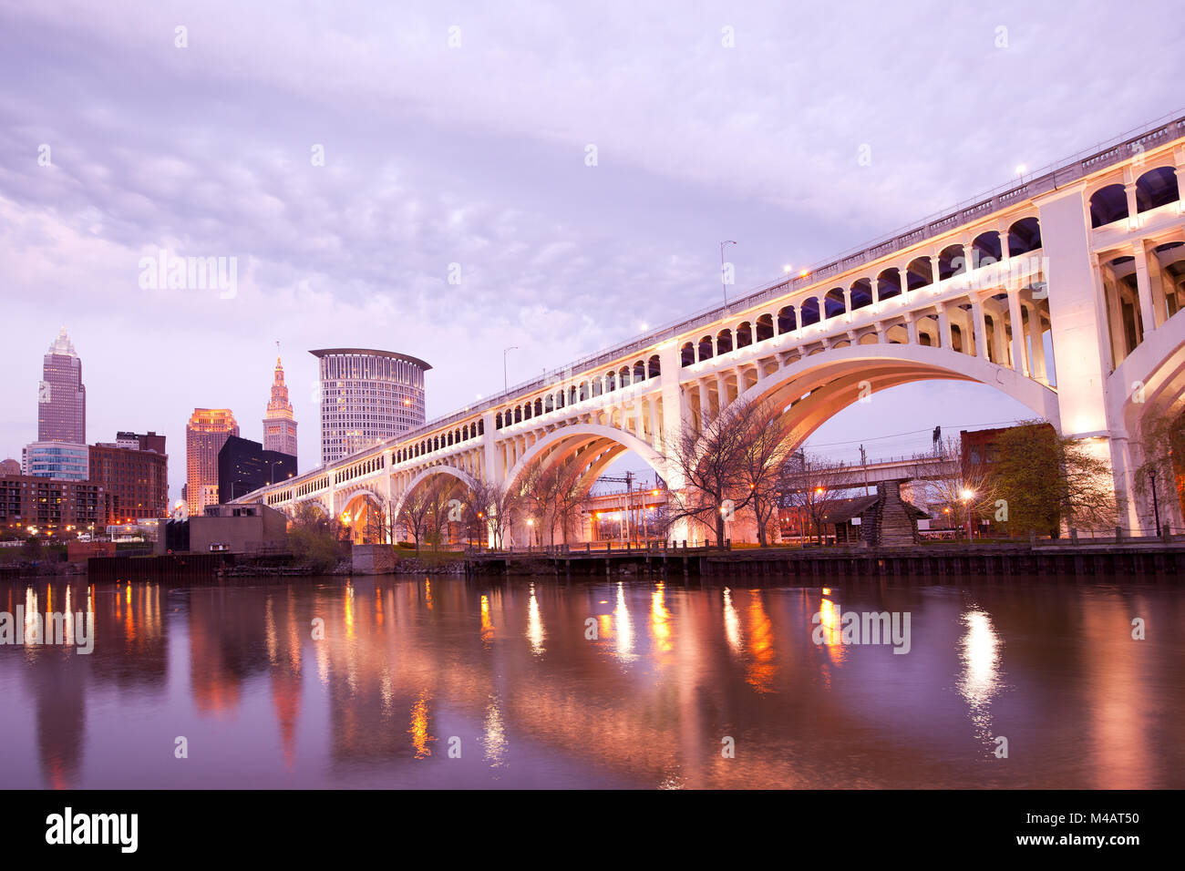 Detroit Superior Bridge over Cuyahoga River and downtown skyline, Cleveland, Ohio, USA Stock Photo
