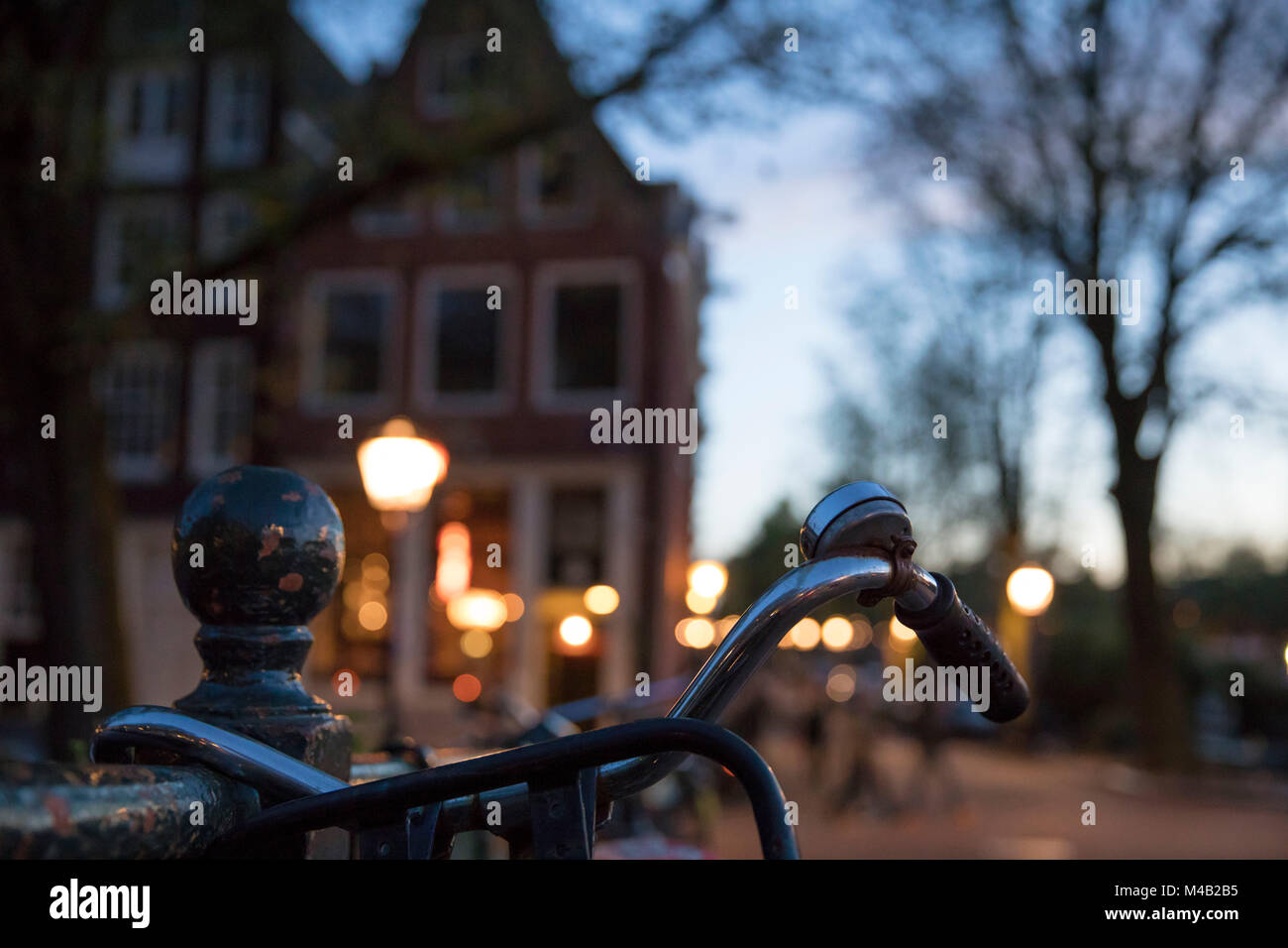 Light blue bicycle hi-res stock photography and images - Alamy