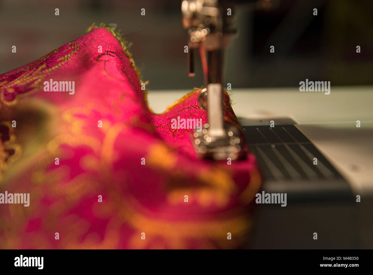 Hand sewing machine hi-res stock photography and images - Alamy