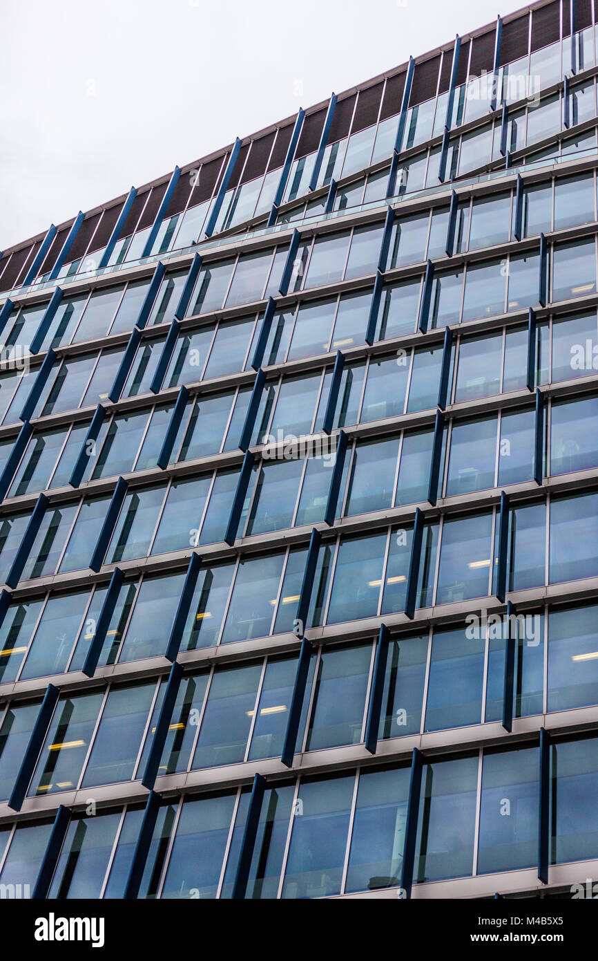 Modern facade of a commercial building Stock Photo - Alamy