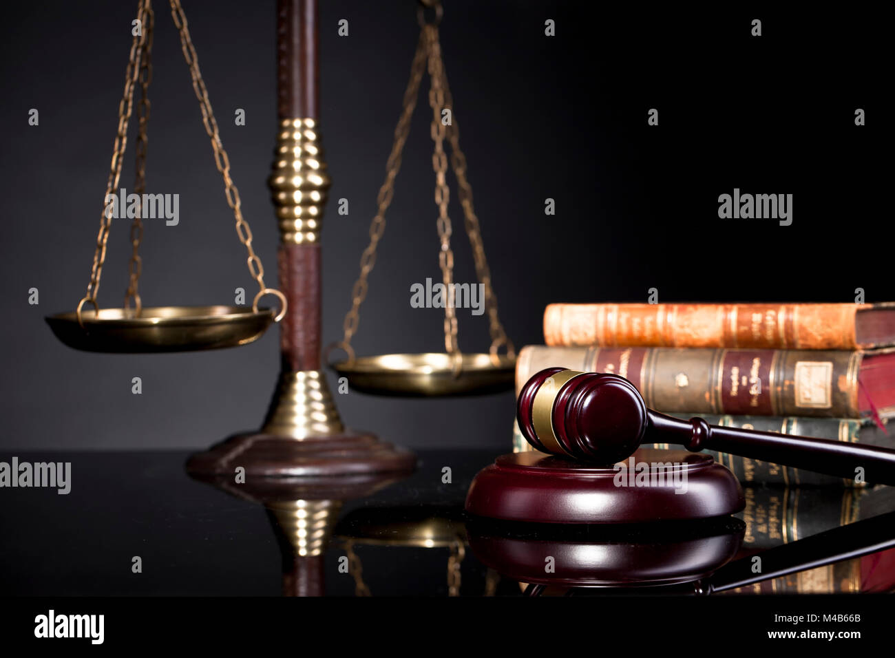 Justice scales vector hi-res stock photography and images - Alamy