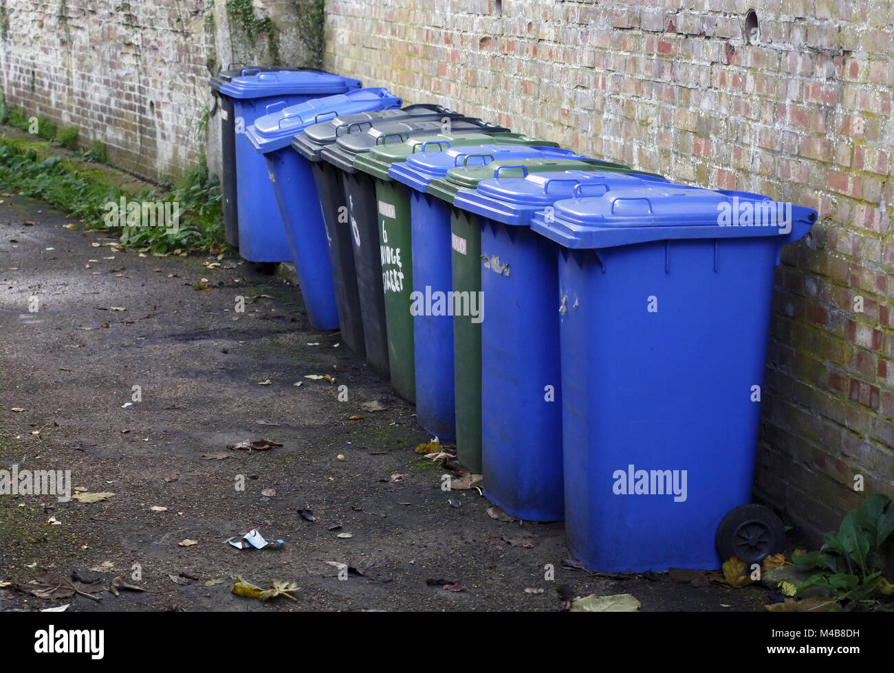 Page 3 Dustbins High Resolution Stock Photography and Images Alamy