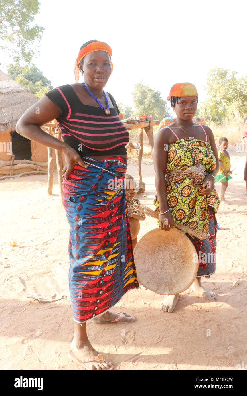 African women daily life hi-res stock photography and images - Alamy