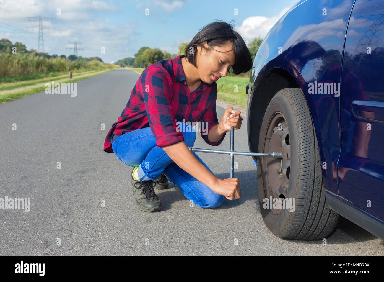 Traffic changing tires hires stock photography and images Alamy