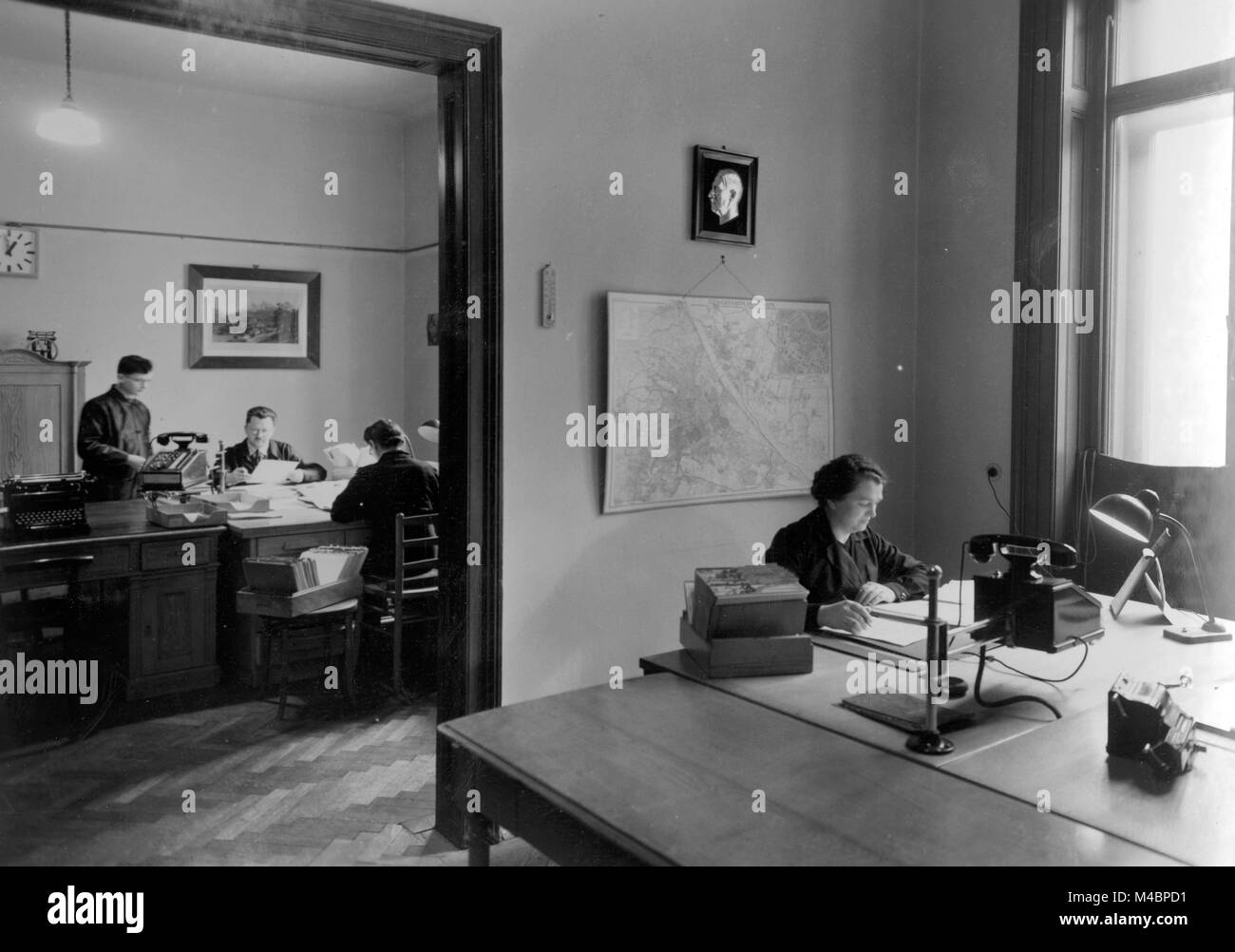 Office,men and women at the desk,1940s,exact location unknown,Germany Stock Photo
