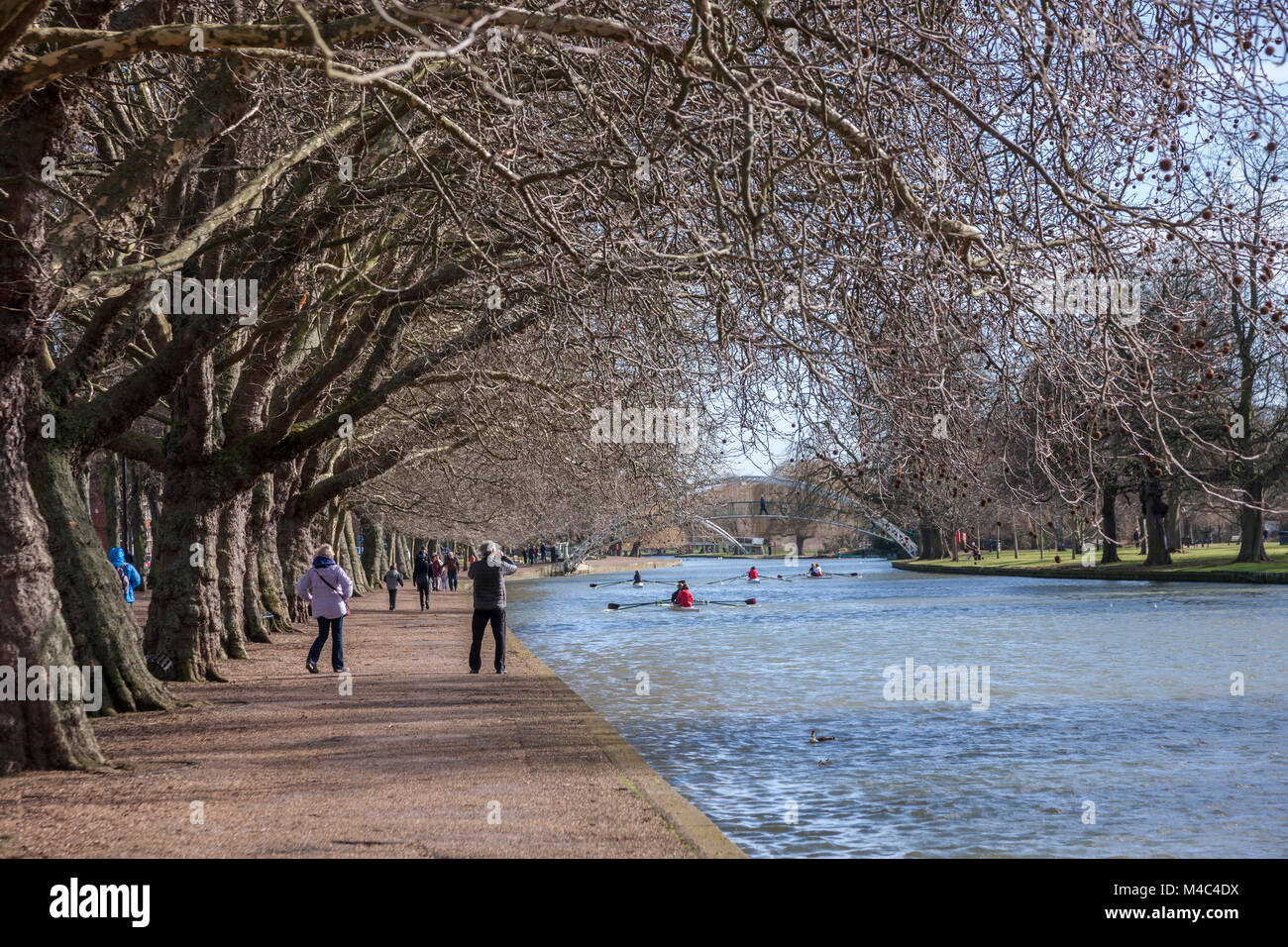 Bedford, Bedfordshire, UK. 15th February 2018. A cold bright start to the day for walkers and rowers along The River Great Ouse, Credit: Keith J Smith./Alamy Live News Stock Photo