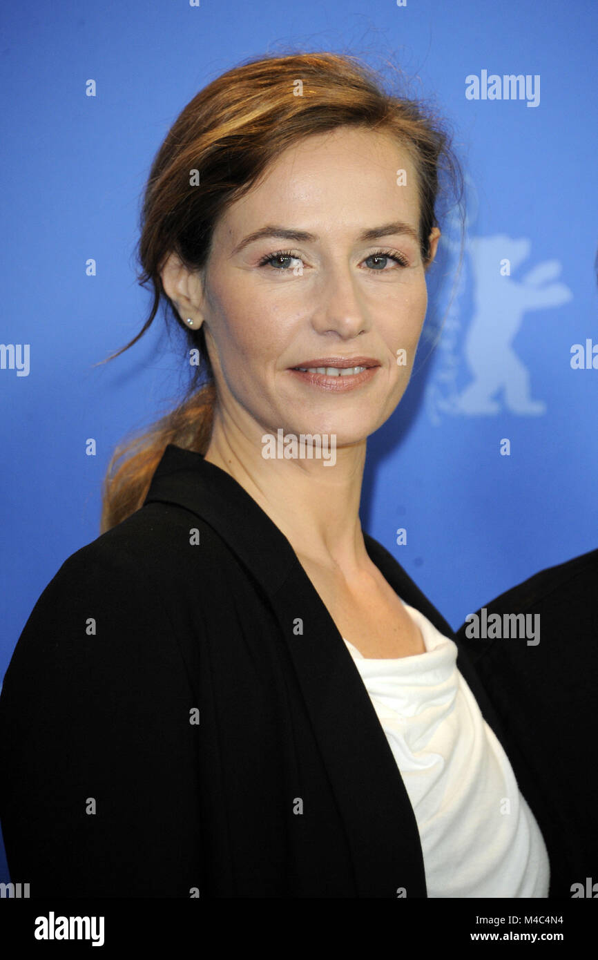 Berlin, Germany. 15th Feb, 2018. Cécile de France during the jury photocall at the 68th Berlin International Film Festival/Berlinale 2018 on February 15, 2018 in Berlin, Germany. | Verwendung weltweit Credit: dpa/Alamy Live News Stock Photo