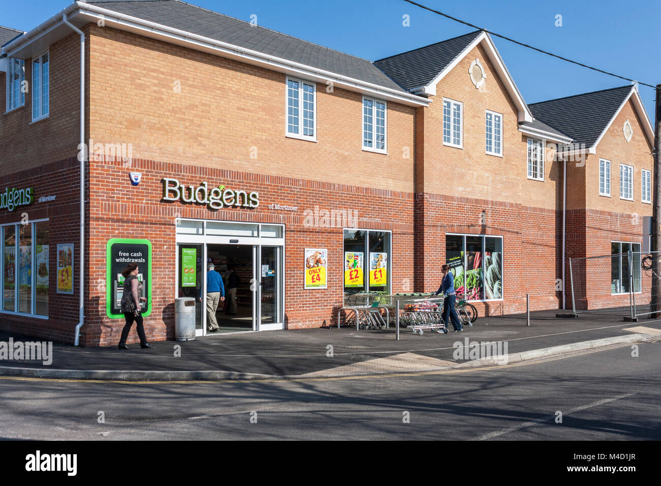 Exterior view of Budgens Supermarket. Mortimer, Berkshire, England, GB