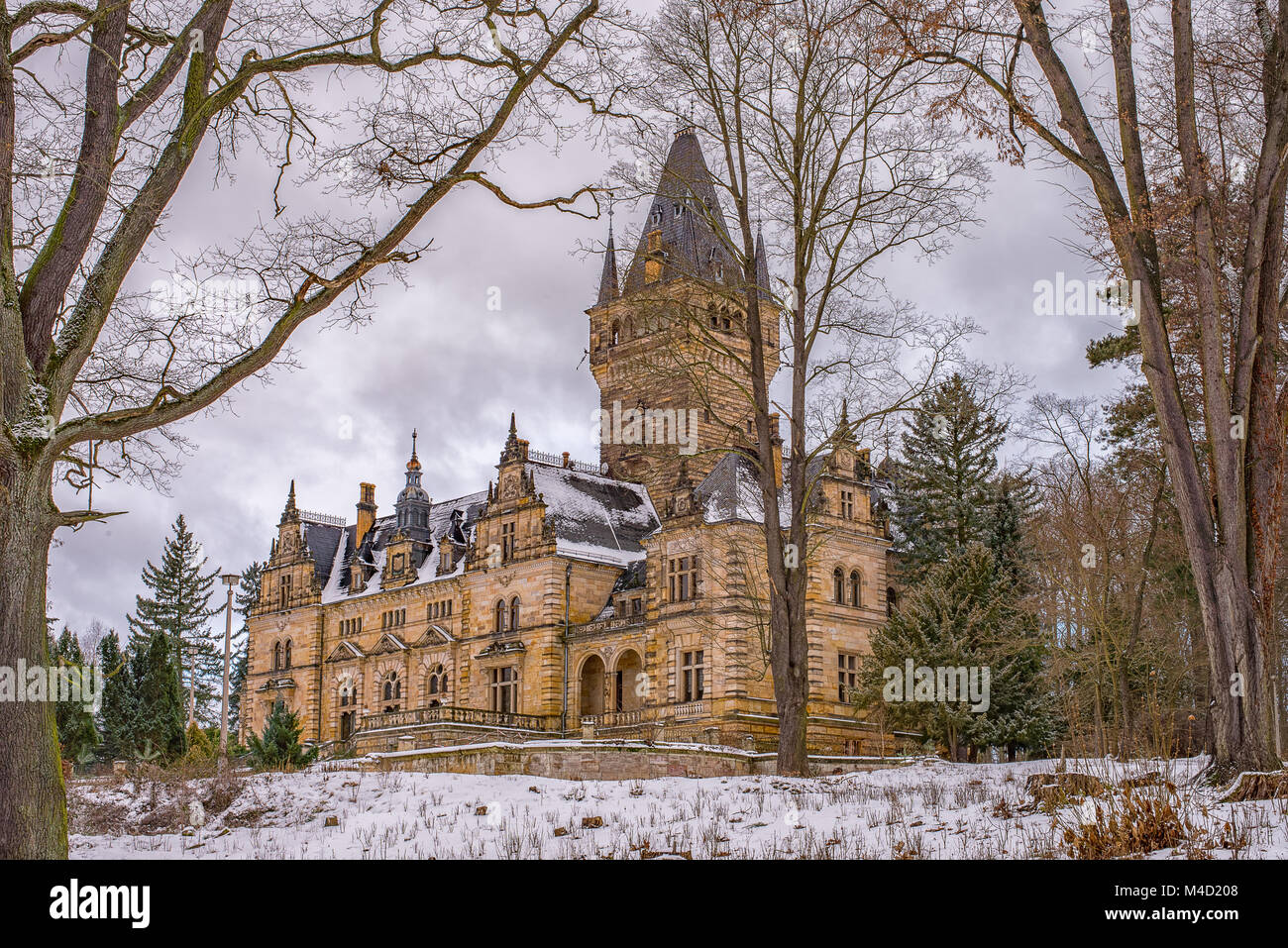 Ancient hunting lodge hi-res stock photography and images Ancient hunting lodge hi-res stock photography and images