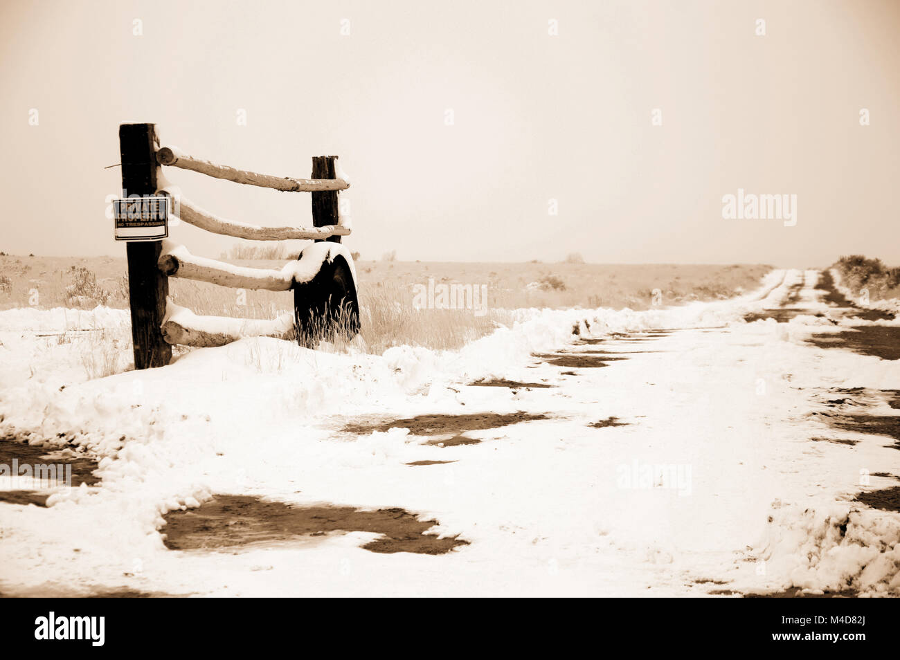 Old leaning fence post hi-res stock photography and images - Alamy