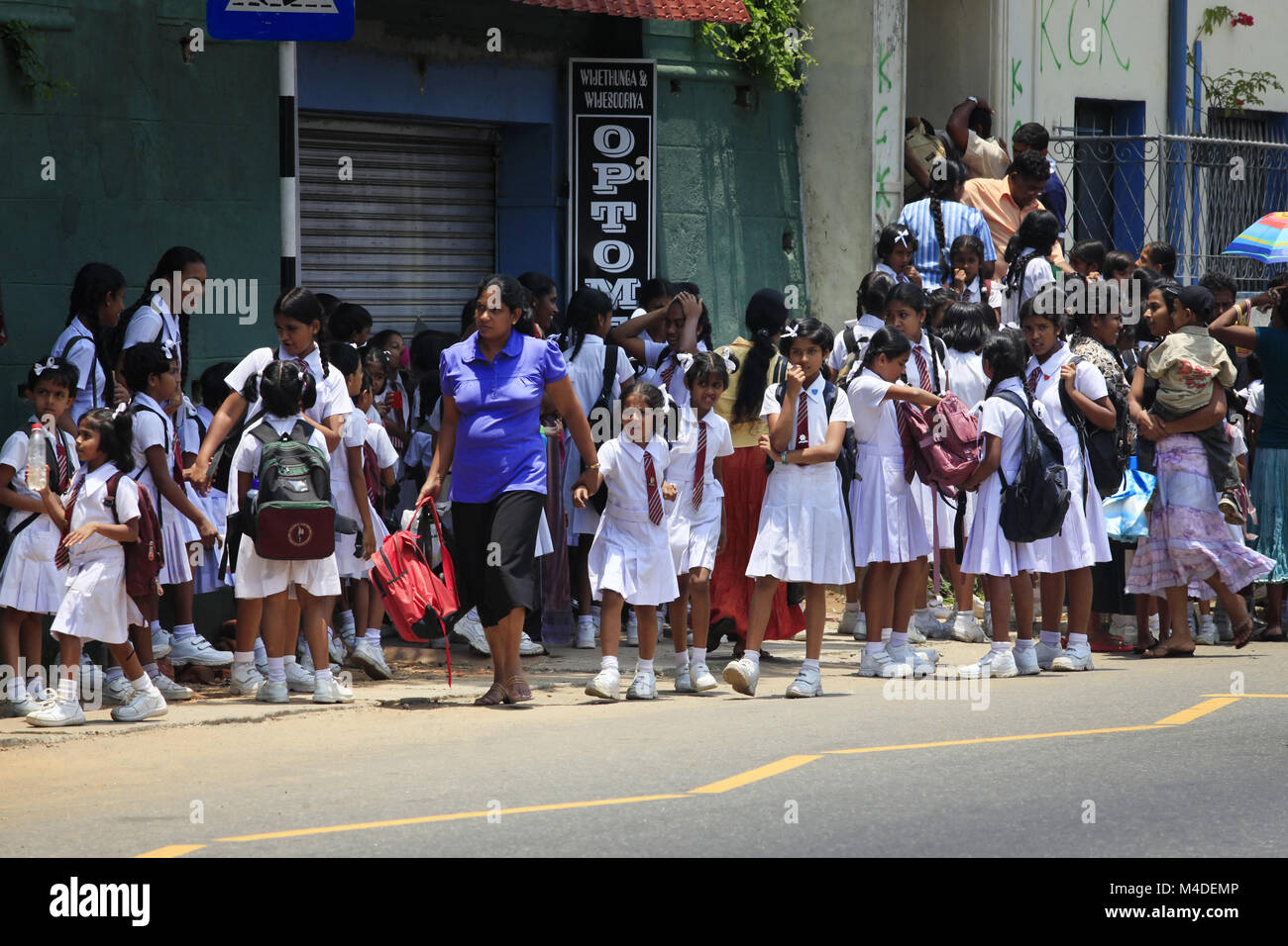 School is waiting. Schoolchildren in Sri Lanka.