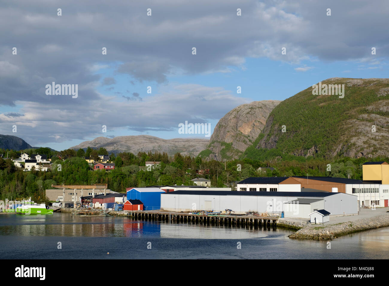 Fish processing plant hires stock photography and images Alamy
